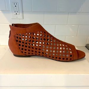 NIB Sundance Archer Sandal Size 10